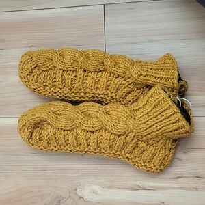 NWOT Hand-Knit Woolen indoor socks/ slippers